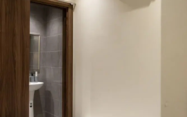 Three BR Luxurious & Spacious Flat in Almadinah