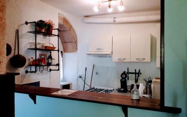 COEUR HISTORIQUE Appartement T3 dans bâtisse XVème