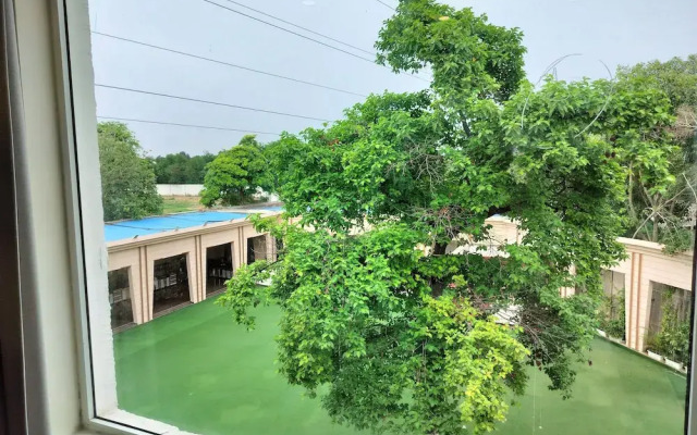 Hotel Luxe Opera NH8 - 7km from IGI Delhi Airport