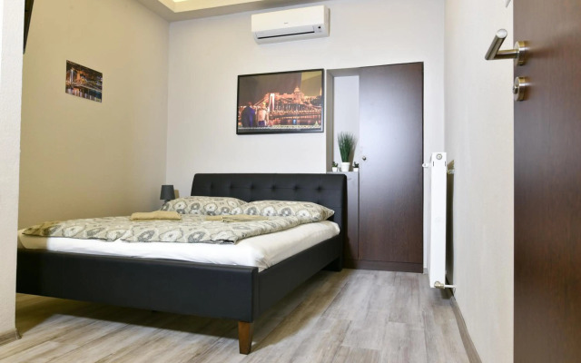 Corvin Point Rooms and Apartments