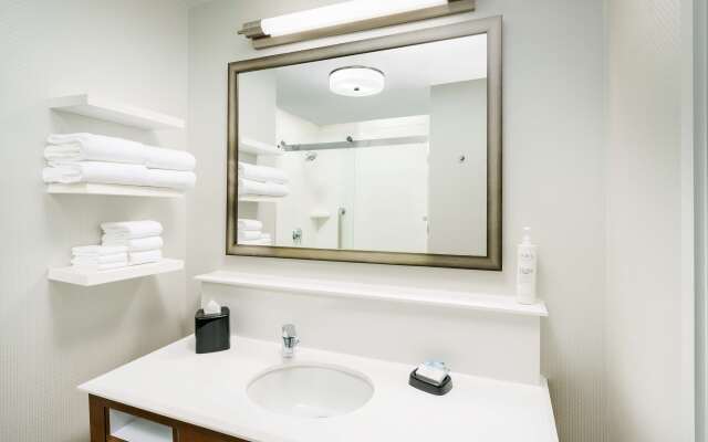 Hampton Inn & Suites LAX El Segundo