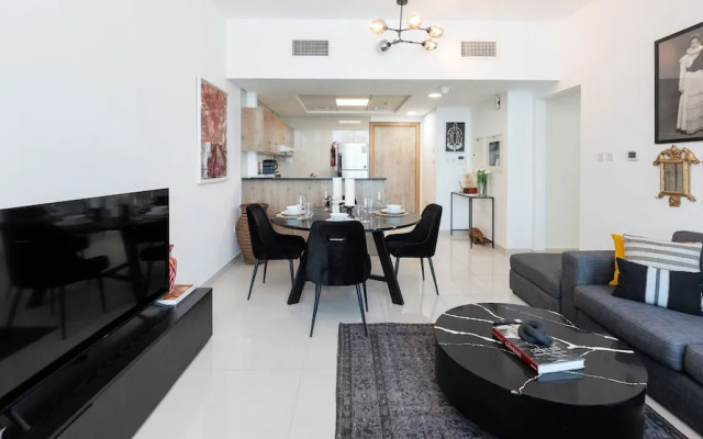 Premium 2BR Apt w Marina Views