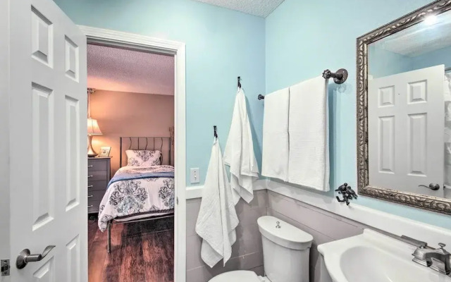 Pet-friendly A-frame Retreat Near Dtwn + Beaches!