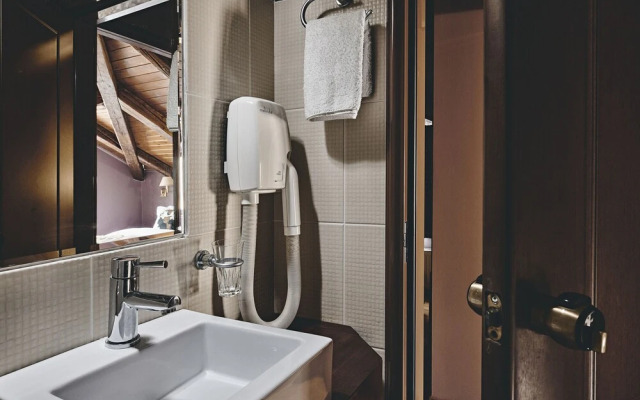 Nostos Suites by White Hills