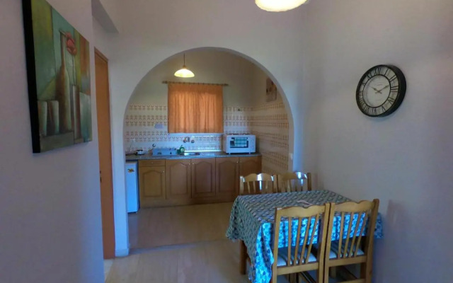 Dionisos Apartments