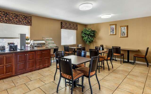 Quality Inn Russellville I-40