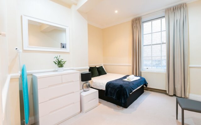Amazing Two Bed Moments From St Pauls Cathedral A4