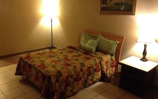 Su Casa Inn & Suites
