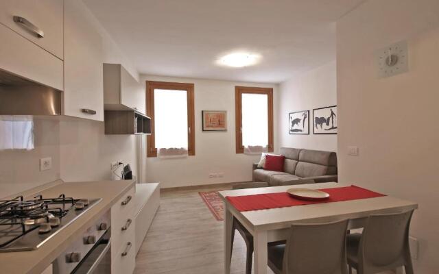 Venice Homes & Holidays Art District