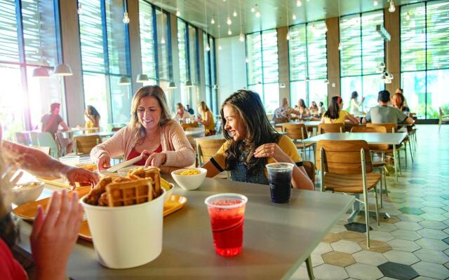 Universal's Endless Summer Resort - Dockside Inn and Suites