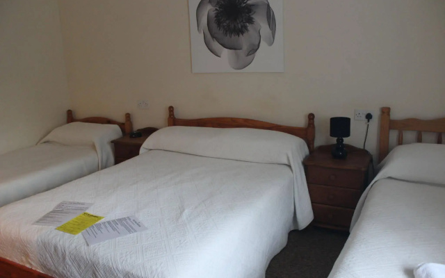Little Foxes Hotel & Gatwick Airport Parking