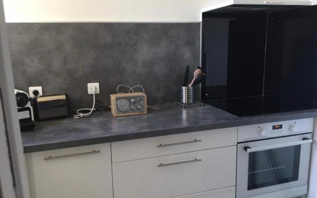 Beautiful Equipped Studio Near The Sea