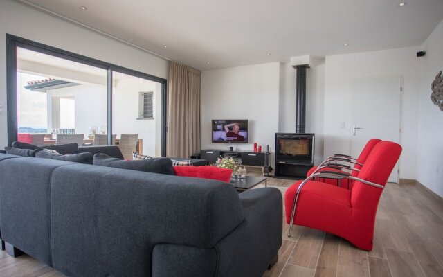 Modern Villa in Azille with Private Pool and Jacuzzi