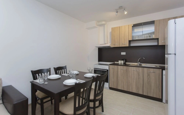 Modern 1bdr Apartment Near Center - Free Parking