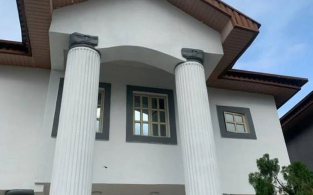 D Avalon Suites