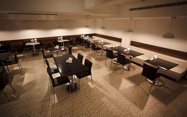 Royal Group Hotel Ho Yi Branch