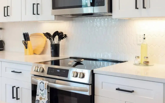 Spacious & Homey 4br/3ba W/amenities Near Downtown