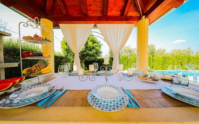 Villa Eleganza With Pool For 9 Guests , Zadar