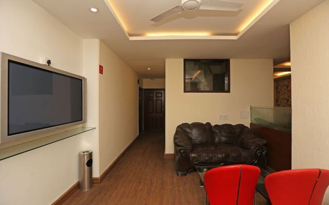 OYO 8535 Hotel Mayarch