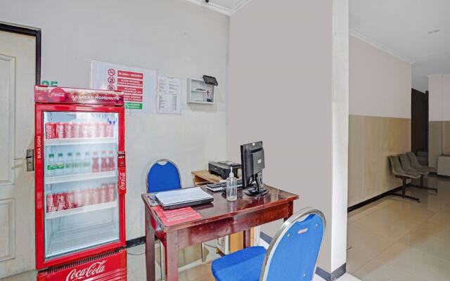 OYO Flagship  90789 Genteng Residence