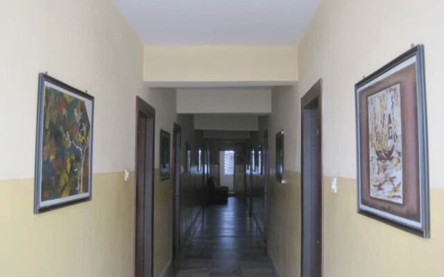 Hotel Arya Palace