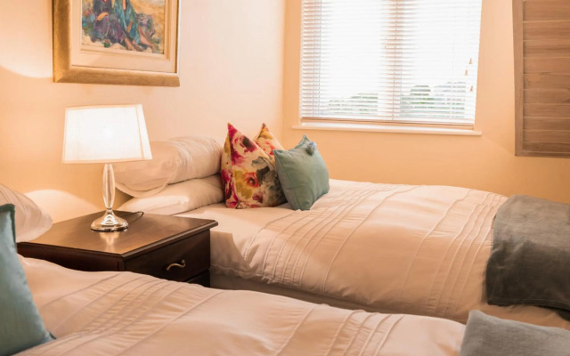 Pezula Magic Retreat - 4 Bedroom Lagoon View Home