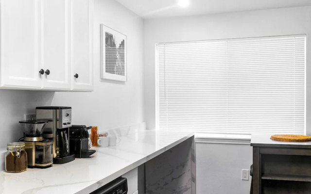 Seattle Cloud 2BR Prime Location
