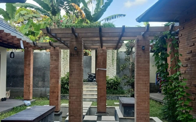 Pandawa Villa Riverside by WizZeLa