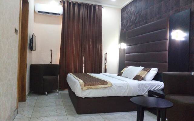 Bana Hotel & Suites