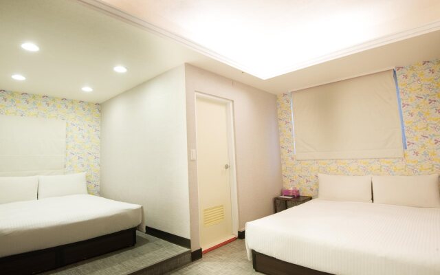Holiday Fun - Hostel
