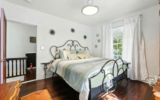 Periwinkle Perch - Home for 4