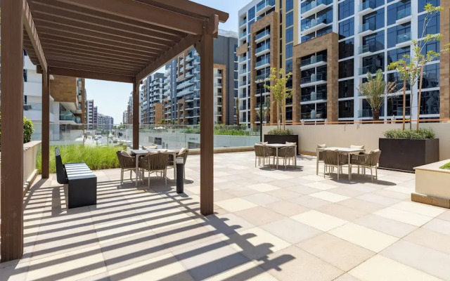 Waves - Azizi Riviera 24: Modern 1 Bedroom Apartment