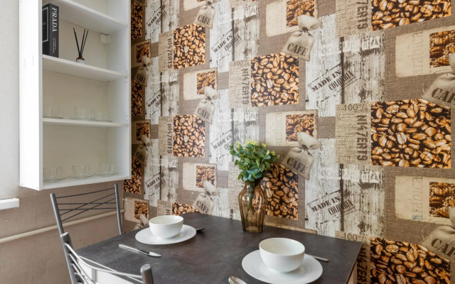 Bon voyage на улице Судакова