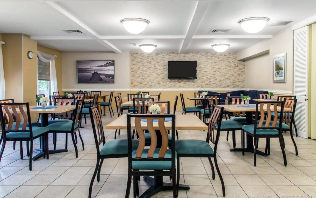 Hampton by Hilton Grand Cayman Seven Mile Beach
