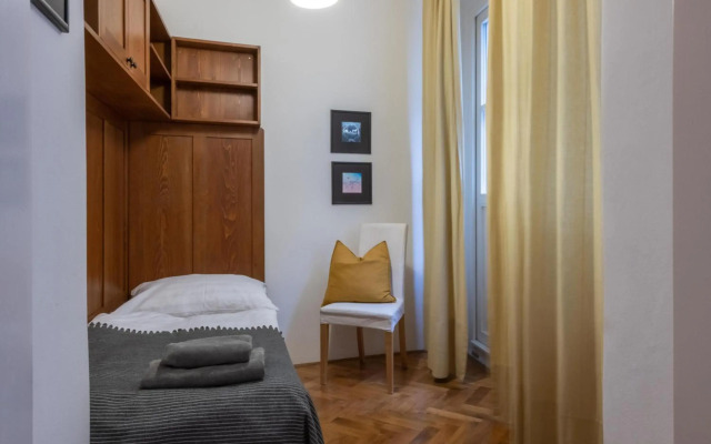 Apartman Carolinum