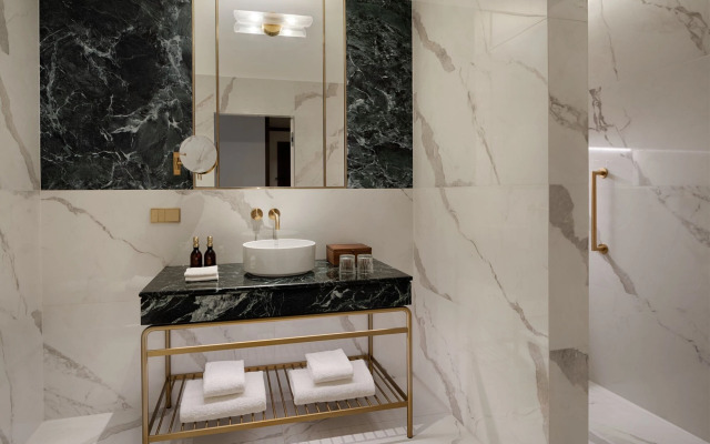 Stradom House, Autograph Collection