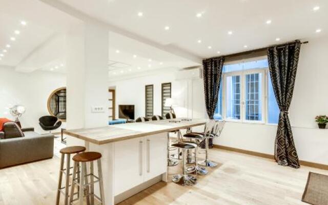 Just Renovated 138m2 On The Seine