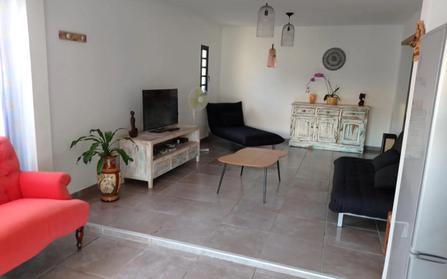 promo vacances ! jolie et spacieuse maison st pierre , JACUZZI, jardin,