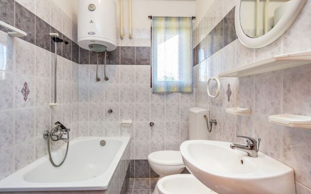 Detached 6 Bedroom House with Private Pool near Ližnjan