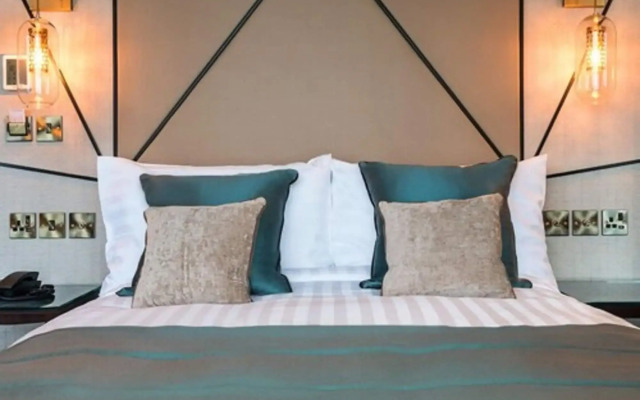 Seven Hotel