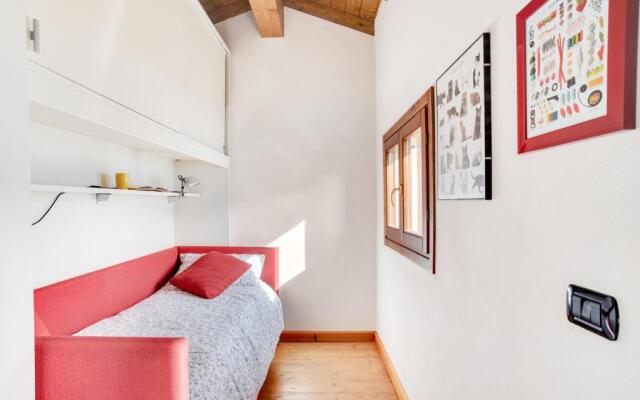 Design Apartment with Lake View!