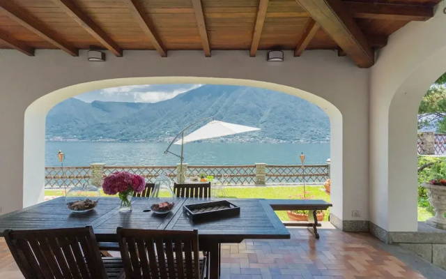 Villa Bianca - Front Lake Pool