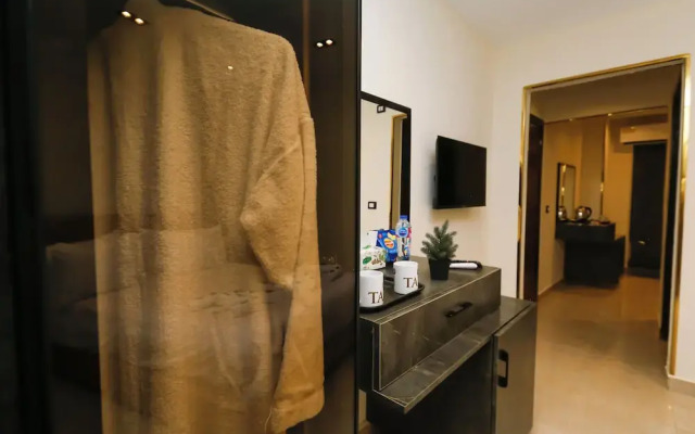 Taj pyramids view inn