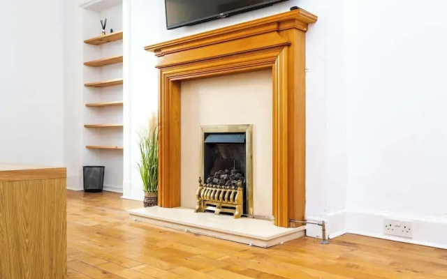 2 Bedroom House - Free Parking