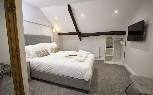 Three Cranes Serviced Apartments