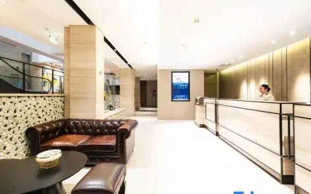 Homeinn Plus Hotel (Beijing Nanluoguxiang Zhangzizhonglu Subway Station)