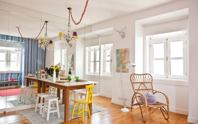 JOIVY Chic 2BR Apt in Bairro Alto, 2mins to São Pedro de Alcântara viewpoint