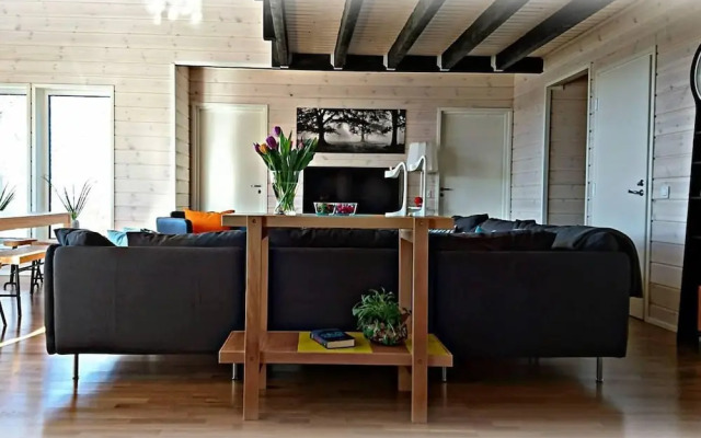 Large 8-9-bed Central Ski Innout House in Hemavan