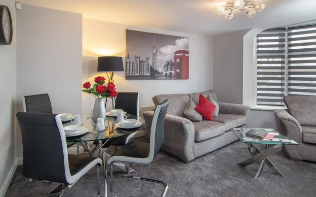 2 Bedrooms Sleeps 7 Near Top Blackpool Attractions