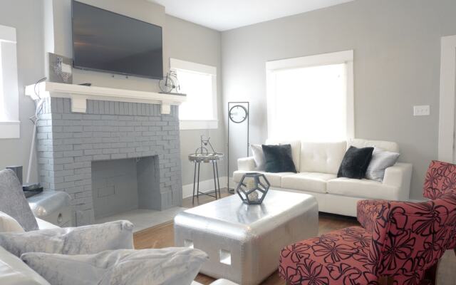 Laurel Pearl-Sleeps 5-1Bd